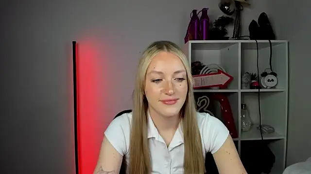 EvelynBlond webcam
