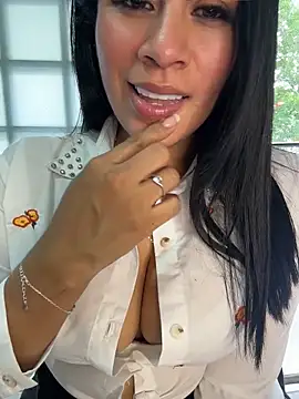 sofia_convers (F milf) - my pussy loves your attention 😏💦