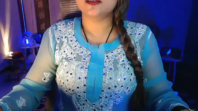 mitikaa (F young) - Love Me Like You Do 😍🧿👑