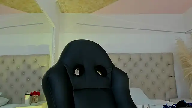 CarolineFyre webcam
