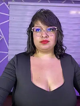 MiiaaJoness webcam