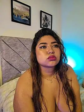 CurvyLolaX webcam