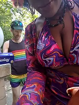 AmazonianMistress webcam