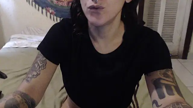 MissRebeka webcam
