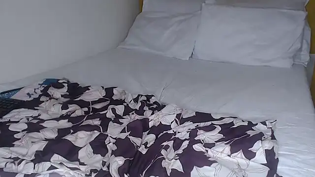 Bella_2025 webcam