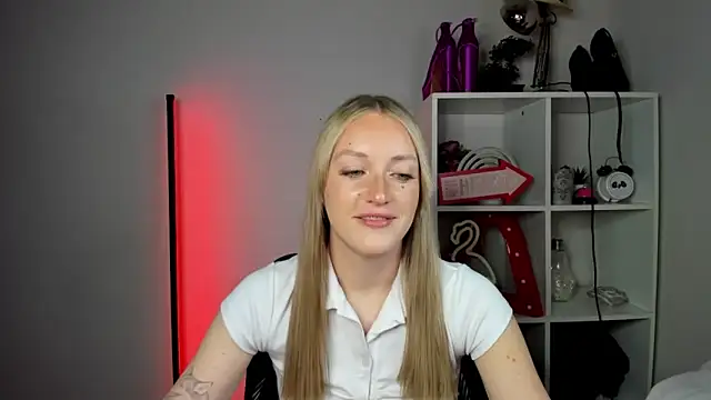 EvelynBlond webcam