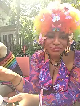 AmazonianMistress webcam