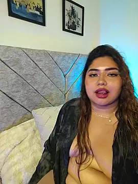 CurvyLolaX webcam