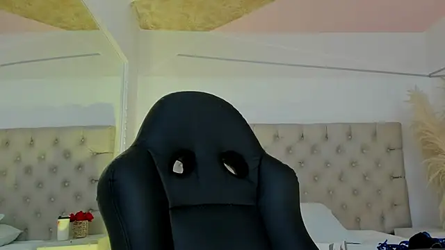 CarolineFyre webcam