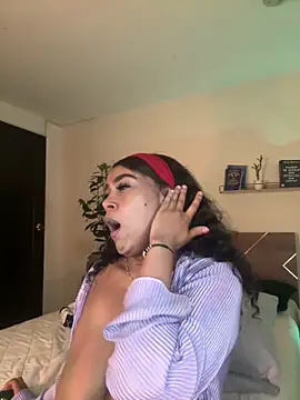 YariRose webcam
