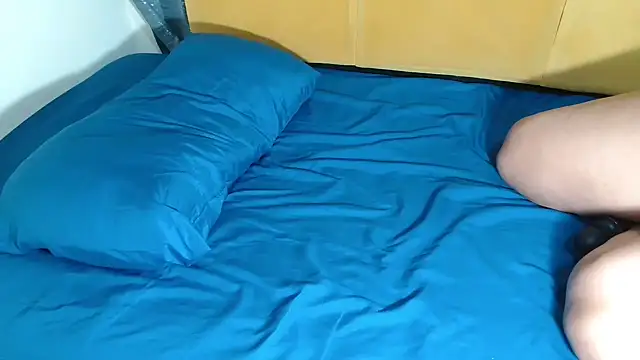 HugeTitisxx webcam