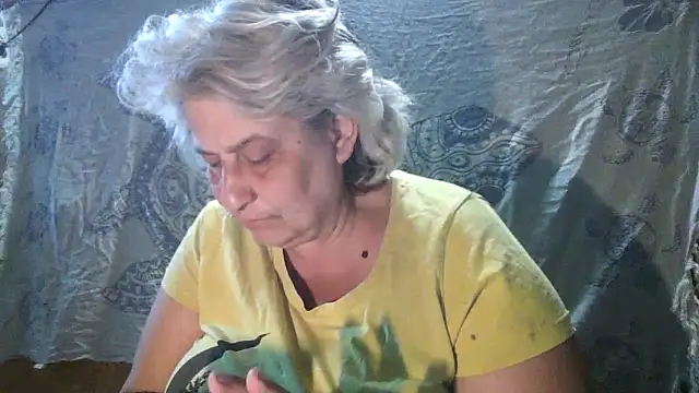 ExquisiteMature webcam