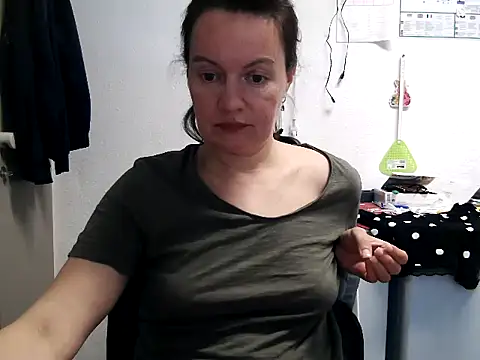 LoveNBloom webcam