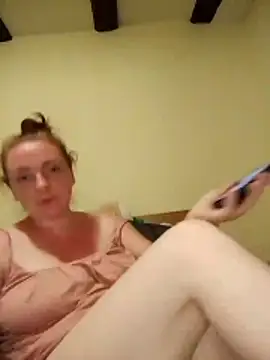 Bella-Monroe webcam