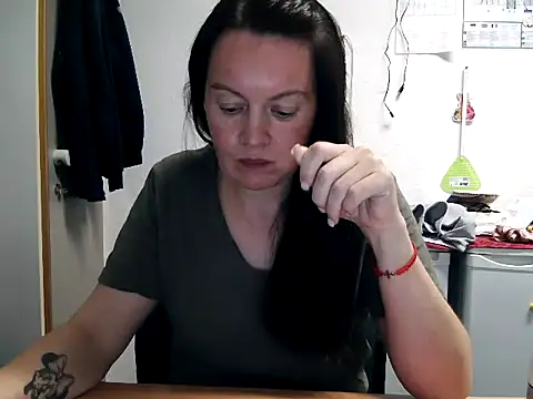 LoveNBloom webcam