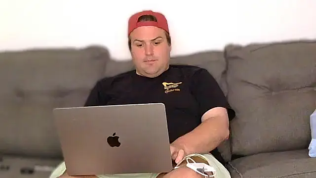 chubbygaybigfeet (M young) - Sneakers Off