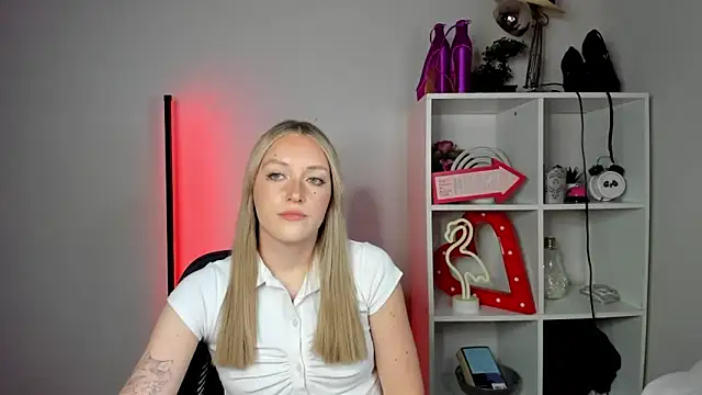 EvelynBlond webcam