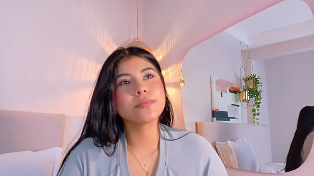 VioletBloomm webcam