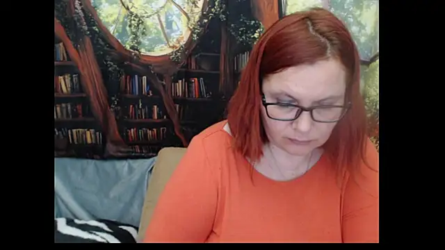 PlayfullMature webcam