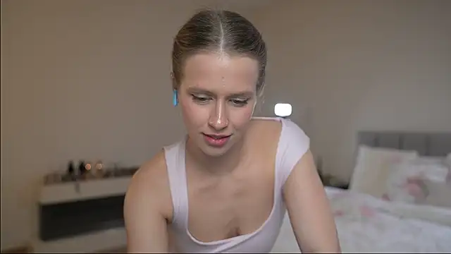 ella_twinkl webcam