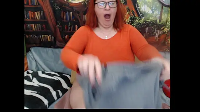 PlayfullMature webcam