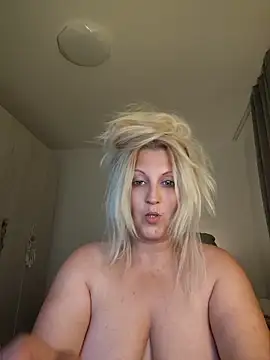 Divineblond webcam