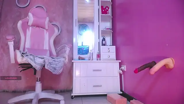 AnnaPinupLove webcam