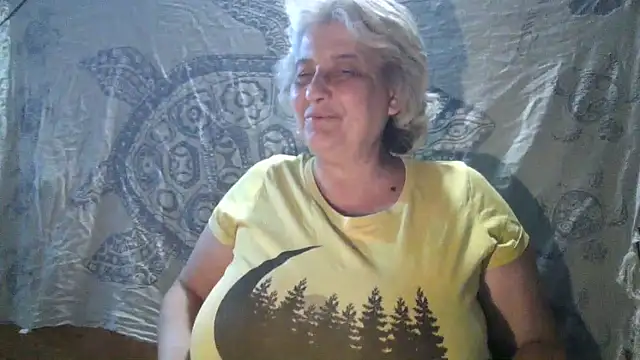 ExquisiteMature webcam