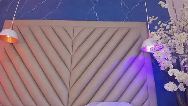 NaomiVelour webcam