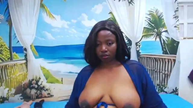 JUICYASSxxx webcam