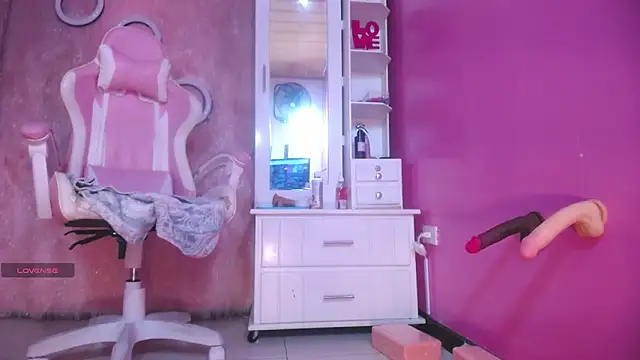 AnnaPinupLove webcam