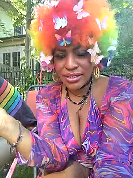 AmazonianMistress webcam