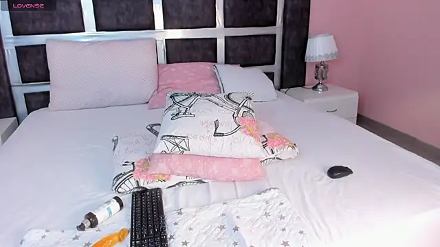 cristybloom - CristyBloom's free webcam
