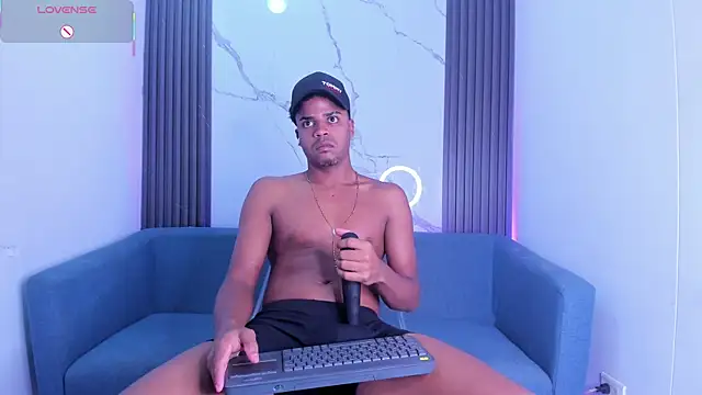 TaylorClay_ webcam