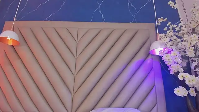 NaomiVelour webcam