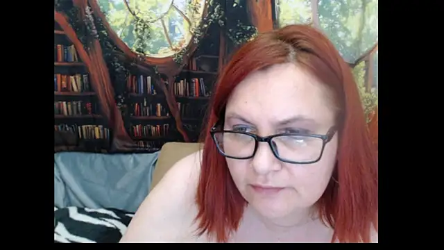 PlayfullMature webcam