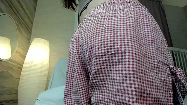 YvonneRobes webcam