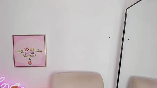 AlaiaDoll webcam