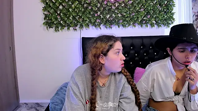 valeria_and_zoe webcam