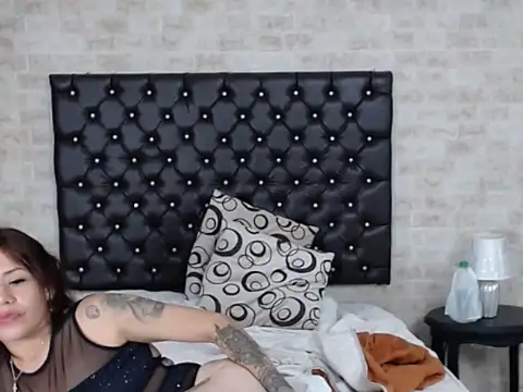 DarkHoneey23 webcam