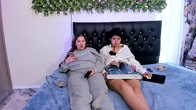 valeria_and_zoe - Valeria_and_zoe's free webcam - UK Sex Cams