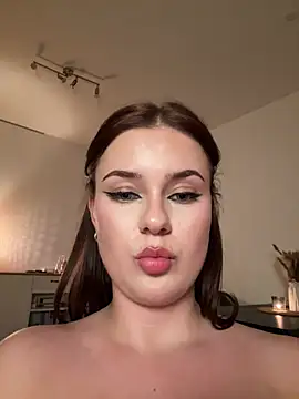 MaribelRiver live show
