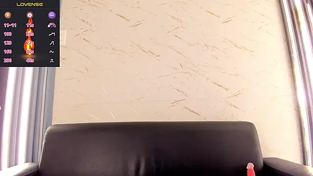 HeidiLune webcam