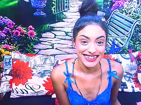 IndianPretty14u2Luv webcam