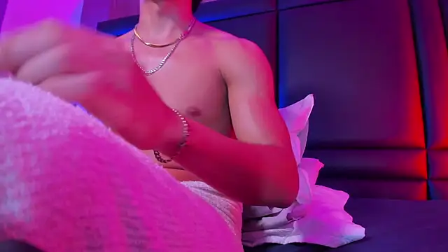 EthanSantori live sex cam