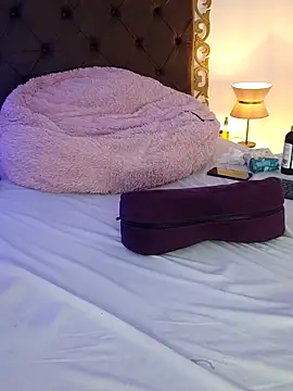 SelenaBloom webcam