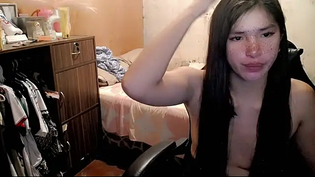 yanaleciousxx webcam