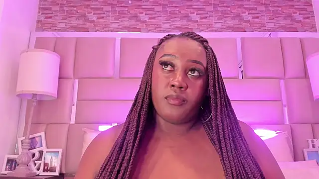 ShaniaBrownn webcam