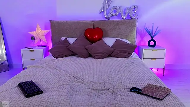 Jules_night live cam