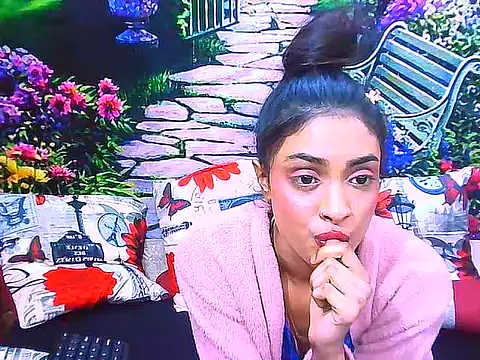 IndianPretty14u2Luv webcam